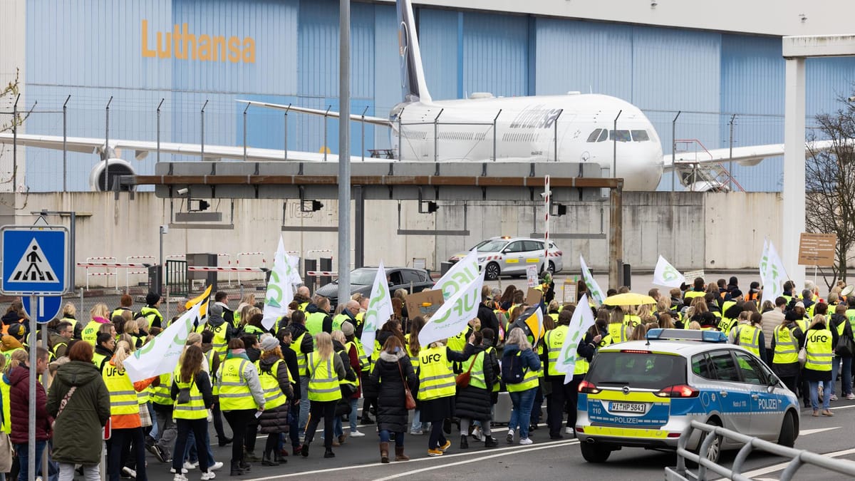 Lufthansa im Sturzflug: Piloten stimmen für Streiks – Aktie bricht ein