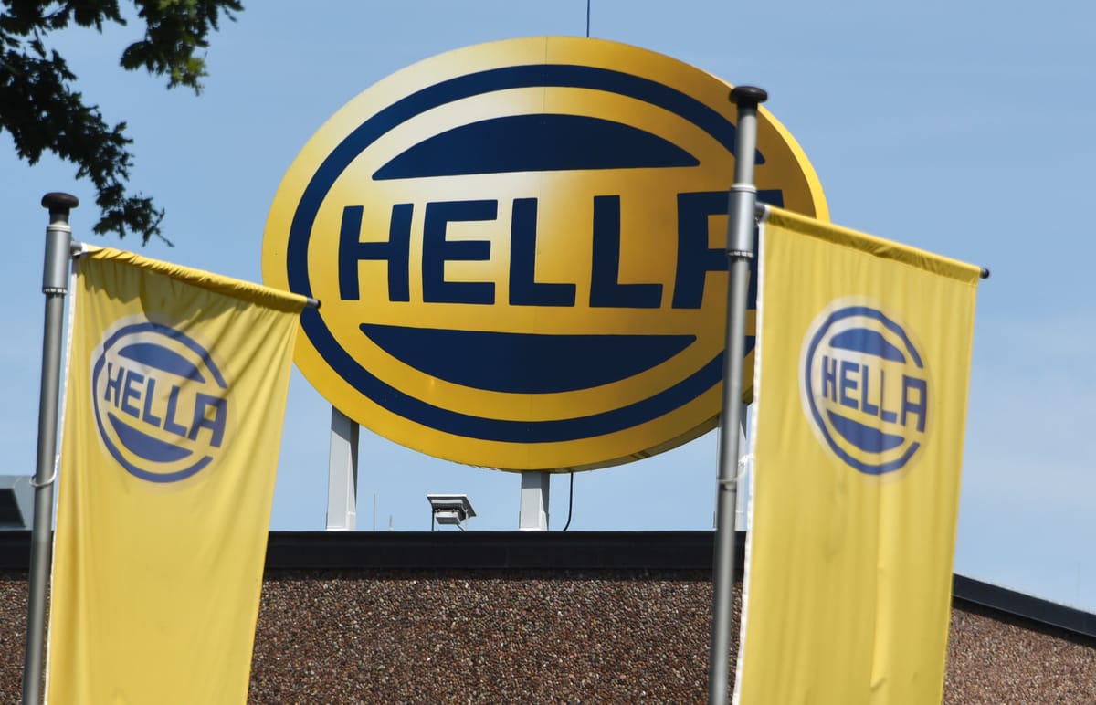 Hella blendet – aber das Licht flackert: Autozulieferer kämpft mit Schwäche in der Kern-Sparte
