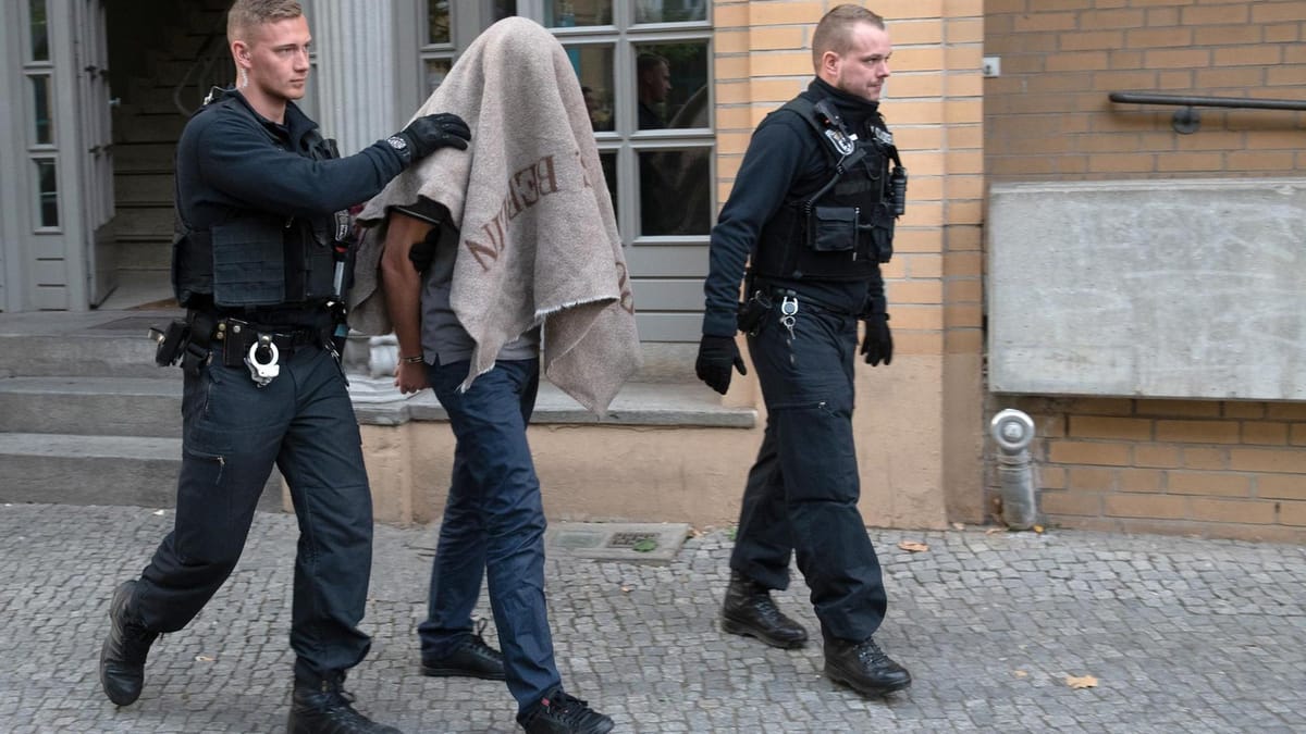 Kriminelle Großfamilie verlässt Deutschland – 160 Straftaten, 20 Mitglieder, jahrelange Ermittlungen