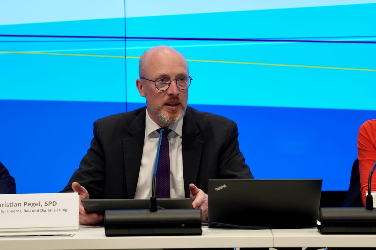 SPD-Innenminister will Verfassungsschutz mehr Macht geben – jetzt auch bei Jugendlichen