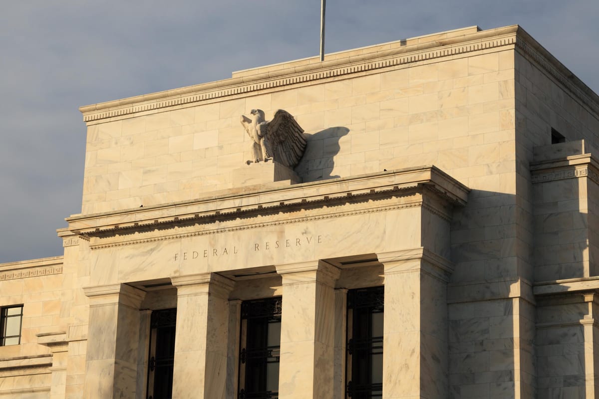 US-Wirtschaft tritt auf der Stelle – Fed zwischen KI, Jobabbau und Zinsdruck