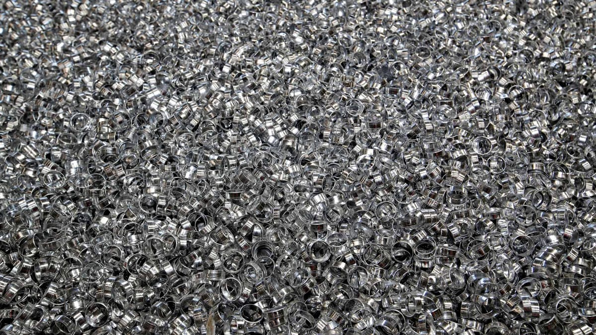 Der historische Einbruch des Aluminiumpreises signalisiert eskalierende globale Rezessionsrisiken