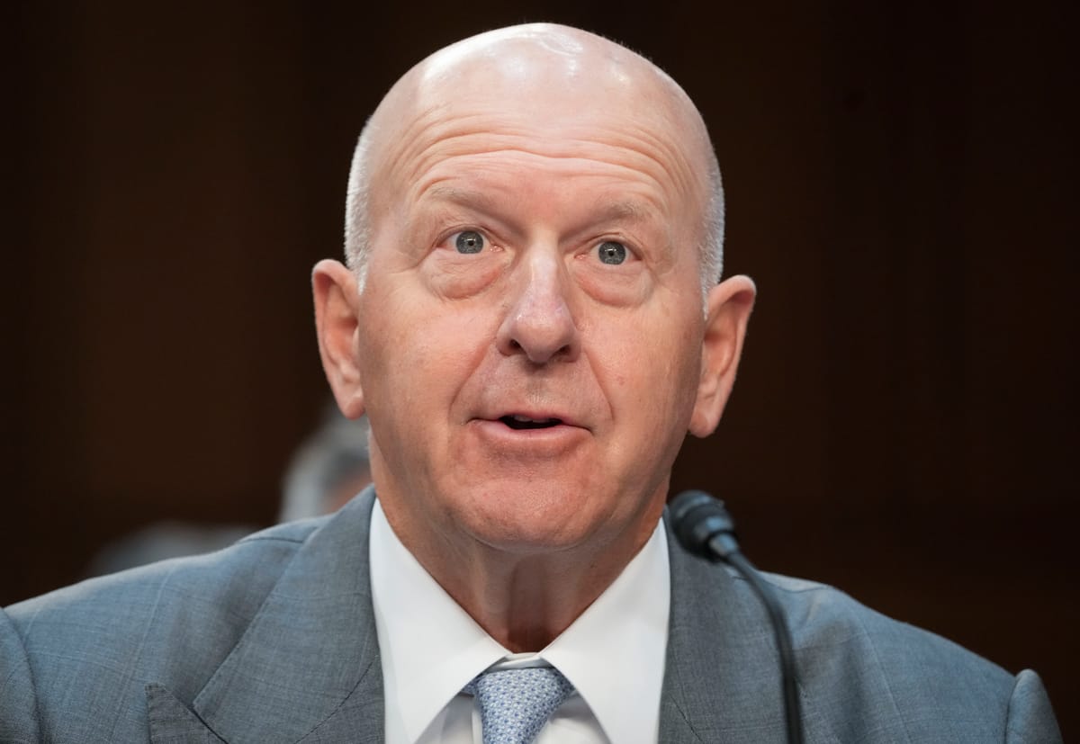 Goldman-Chef irritiert über Börsenruhe – Warum der Iran-Krieg die Märkte erst später treffen könnte