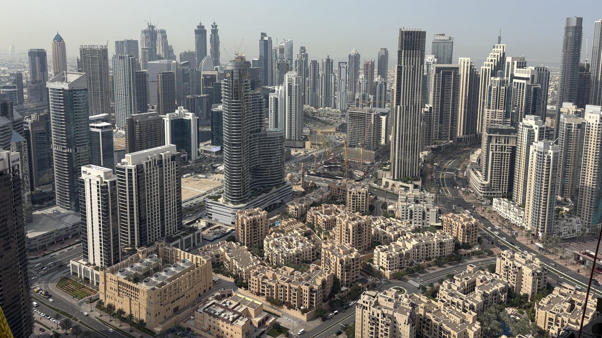 Raketen über Dubai: Wackelt das Geschäftsmodell der Wüstenmetropole?