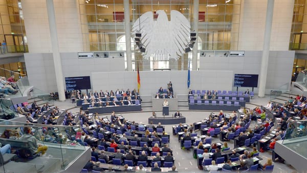 Bundestagsabgeordnete erhalten historische Diätenerhöhung
