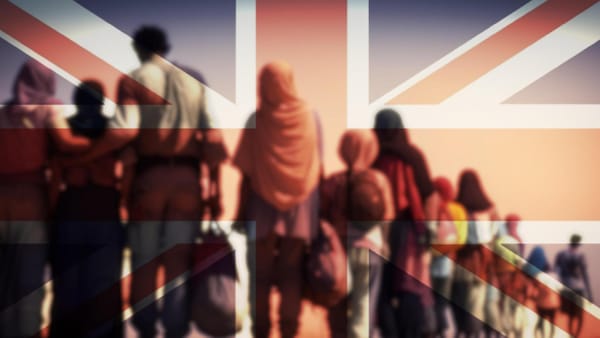 Großbritannien: Erster Asylbewerber nach Ruanda abgeschoben