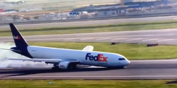 Boeing-Krise tief: FedEx-Jet landet auf Bauch!