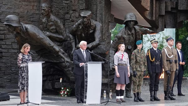 Steinmeier bittet um Vergebung: Ein historischer Akt der Reue in Warschau