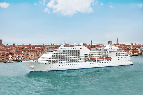 Luxus auf hoher See – Warum sich Milliardäre jetzt Kreuzfahrtschiffe kaufen