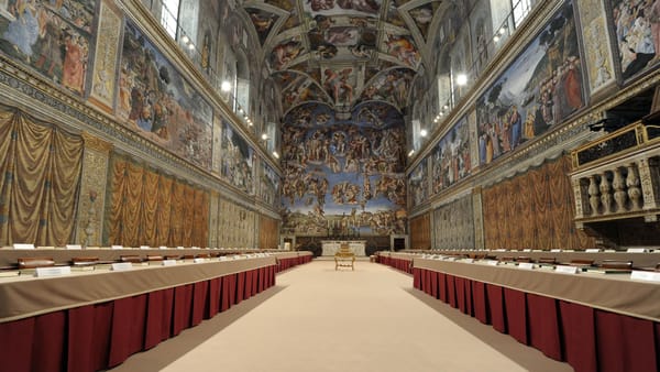 Papstwahl 2025: Weißer Rauch über Rom