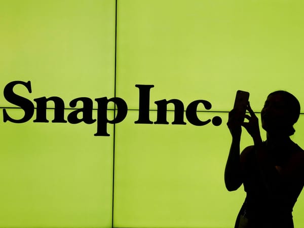 Snap-Aktie bricht ein – Warum der Werbemarkt dem Konzern davonläuft