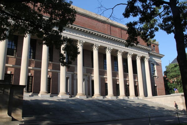 Harvard vor dem Rauswurf – Trump-Regierung will Ausländer verbannen