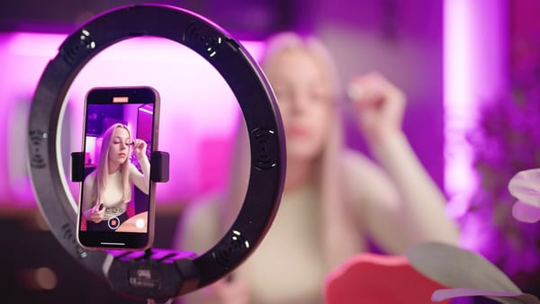 Influencer in der Steuerfalle – Was bei 80.000 € Umsatz übersehen wird