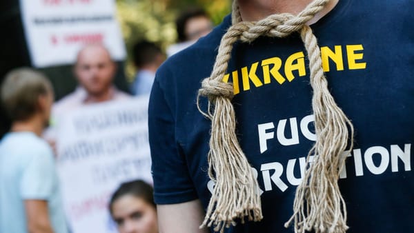 Wie Selenskyjs neues Gesetz den Antikorruptionskampf untergräbt