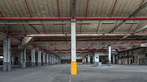 Industrie am Limit – Deutschlands Produktion fällt auf Corona-Tief zurück