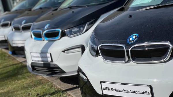 E-Auto-Welle rollt – und bleibt auf den Höfen liegen