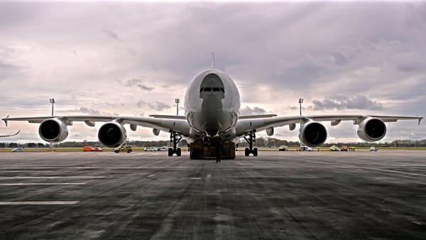 Leerflüge für Millionenchecks: Warum Airlines ihre Jets halbleer um die Welt schicken