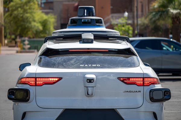 Tesla-Bulle lobt Waymo – und Alphabet kassiert 400-Millionen-Deal