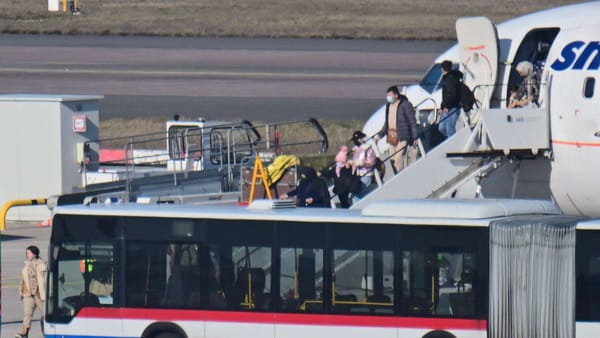 Bundesregierung holt erneut Afghanen nach Deutschland – trotz offiziellem Aufnahmestopp