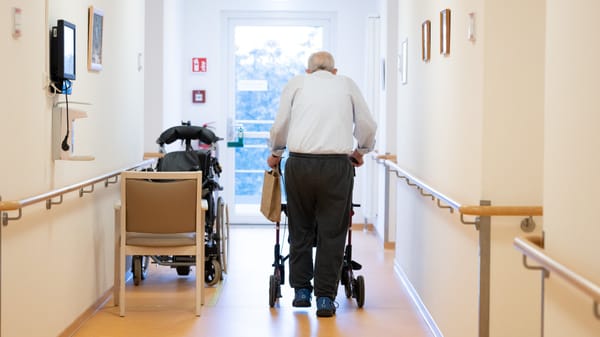 Pflegekassen vor Zahlungsunfähigkeit – Reformdruck wächst