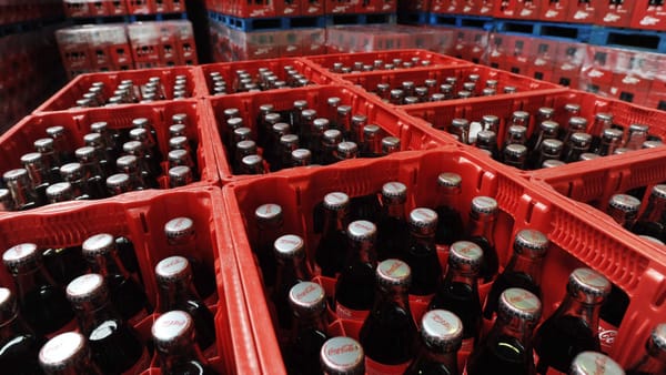 Flucht in die Zucker-Festung: Warum das US-Zoll-Beben die Coca-Cola-Aktie befeuert