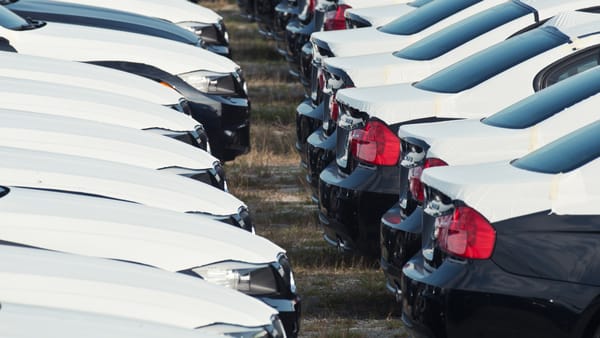 BMW-Gewinn stürzt dramatisch ab – doch ein genialer Trick demütigt VW und Mercedes völlig