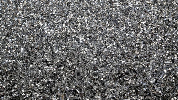 Der historische Einbruch des Aluminiumpreises signalisiert eskalierende globale Rezessionsrisiken